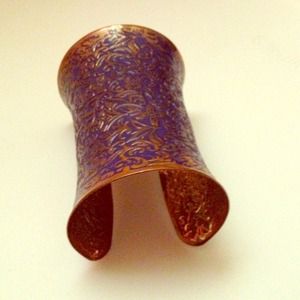 🎉Host Pick 8/19 🎉Cute blue and gold cuff!!!