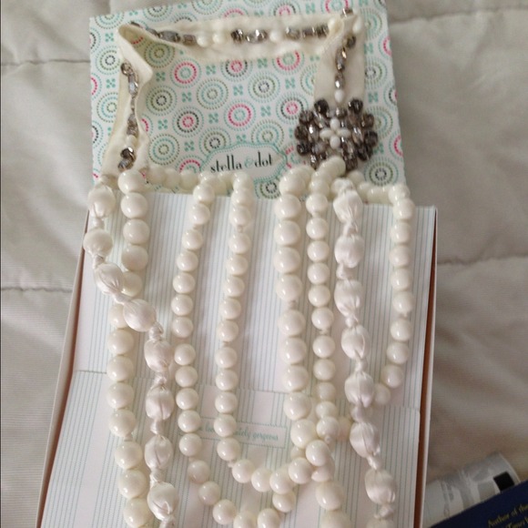 Stella & Dot St. Tropez Ivory necklace