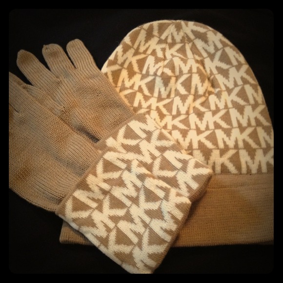 Michael Kors Beenie and matching gloves