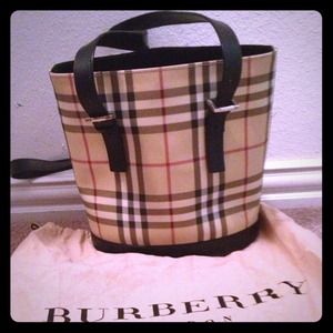 Burberry Novacheck bucket handbag
