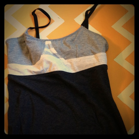 ⭐⭐BUNDLE : Lululemon tank & VS sprays⭐⭐