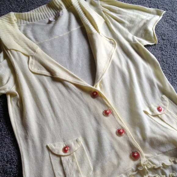 🔴Sold🔴⬛Bundle◼Pale yellow Anthro sweater