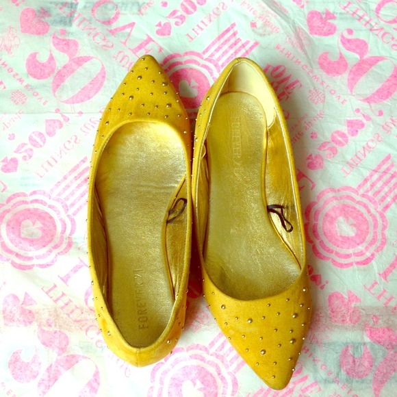 ❌SOLD Forever 21 mustard pointed flats ❌trade❌PP