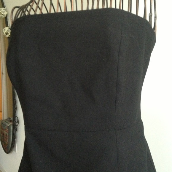 SOLD❌❌simple LBD from GAP - Picture 2 of 3