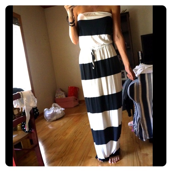❌SOLD❌Navy blue and white maxi strapless dress