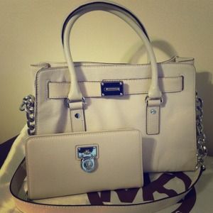 🚫SOLD🚫🎀💯% Authentic MK Hamilton Set🎀