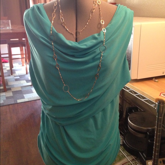 ❗SOLD❗Gorgeous sleeveless tank! - Picture 2 of 2