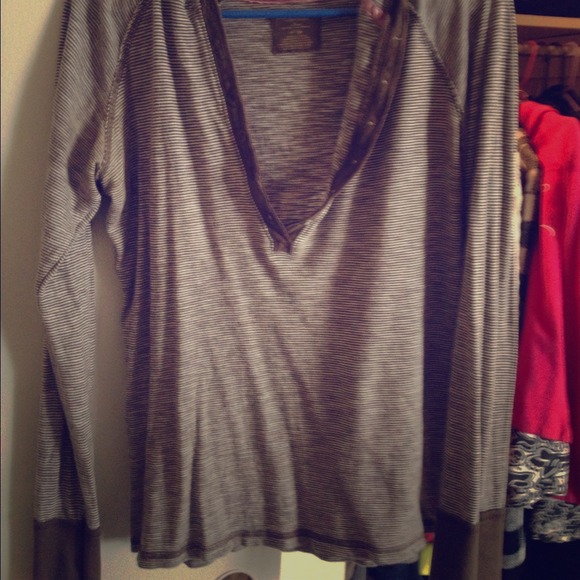 American eagle long sleeve hooded shirt
