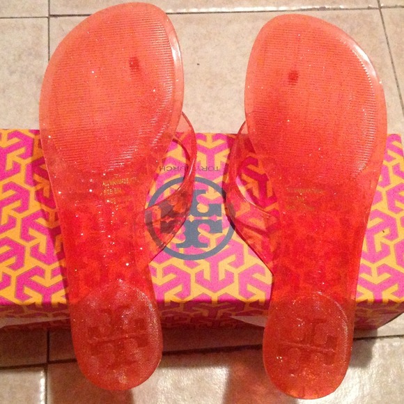 New TORY BURCH Orange Sparkle Jelly Flip Flops Sz6 - Picture 3 of 4