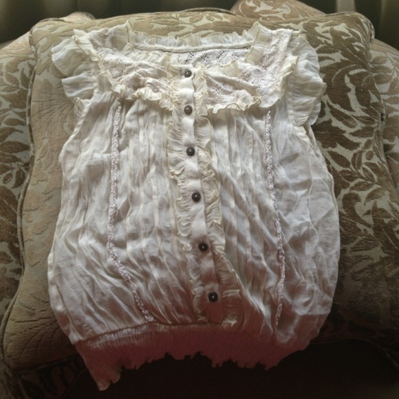 Off white ruffle lace top size Small