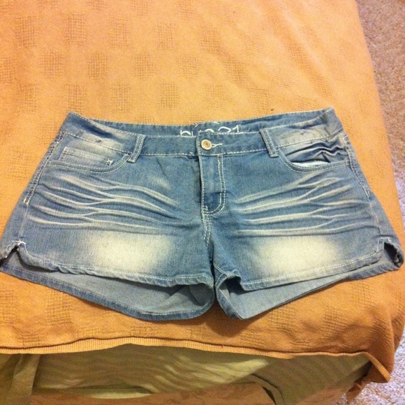 **SOLD**Rue 21 Jean Shorts- Size 13/14