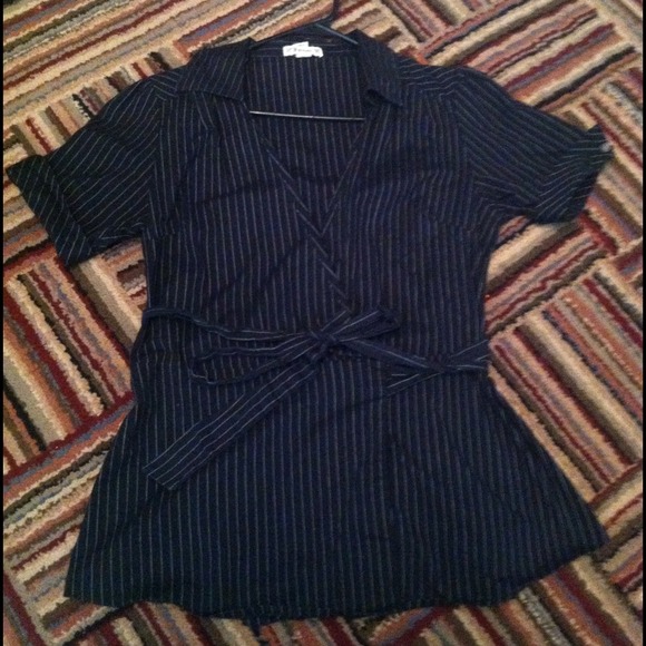 Juniors black w/ white pin stripe wrap style shirt