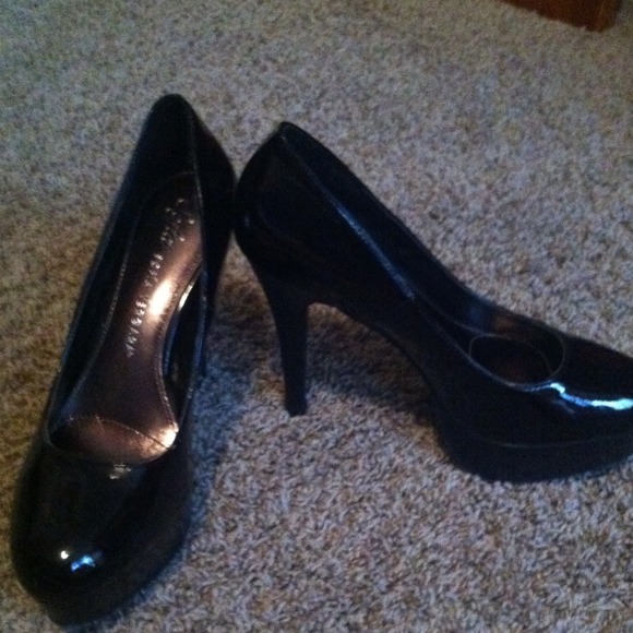 Black patent shoes