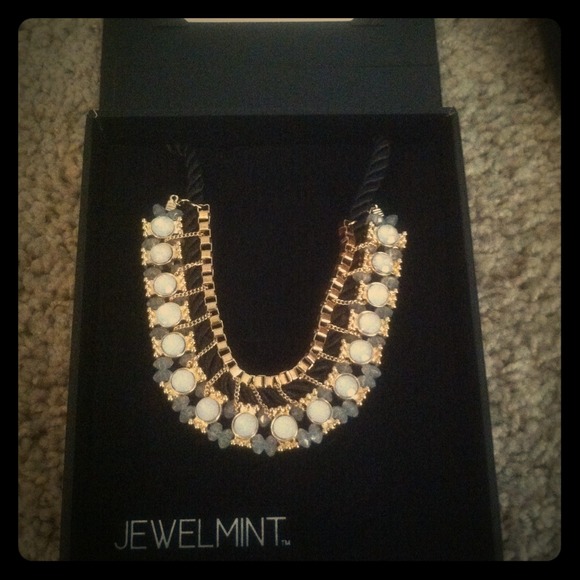 ✳REDUCED✳-Beautiful vintage beaded necklace