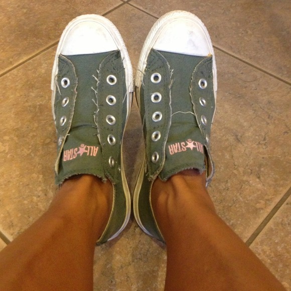 Sz 5 Army green slip on Converse