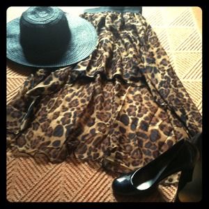 ✂Price cut✂Leopard hi-lo skirt🐆🐾