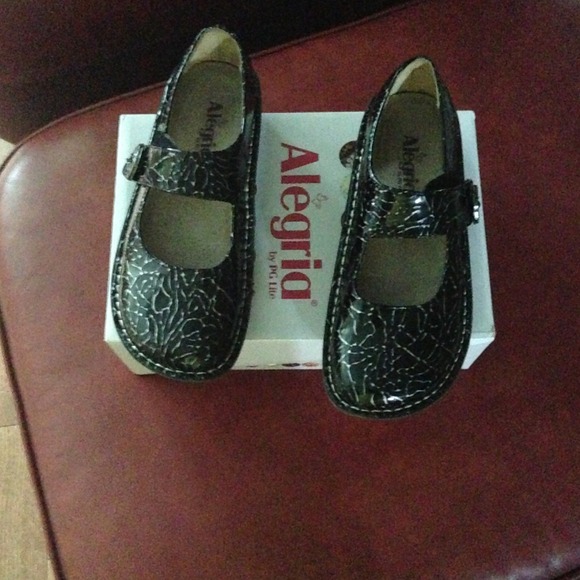 Algeria  work shoes great with all scrubs