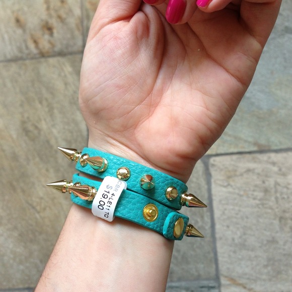 ❌SOLD❌NEW Faux Leather Turquoise Spike Wrap Around - Picture 3 of 3