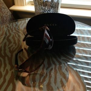 HOLD❗💯✔Authentic Gucci Sunglasses
