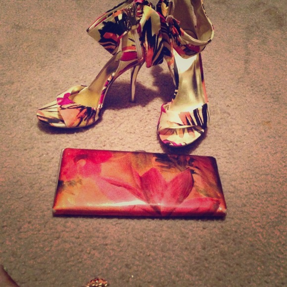 🔴SOLD🔴Flowered ankle strap heels W/ clutch