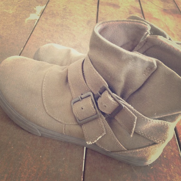 So brand shortie boots