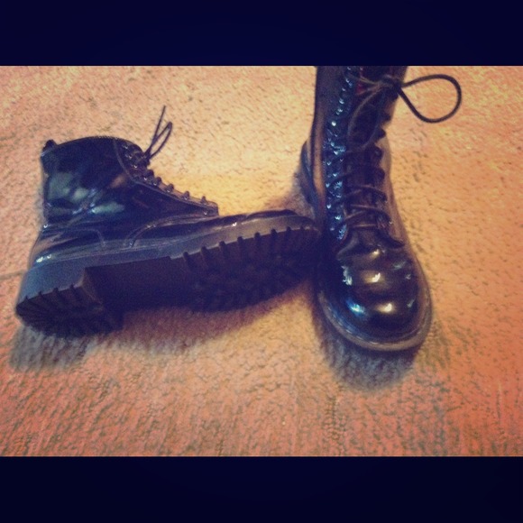 Combat boots