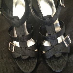 Black platform sandals,never used