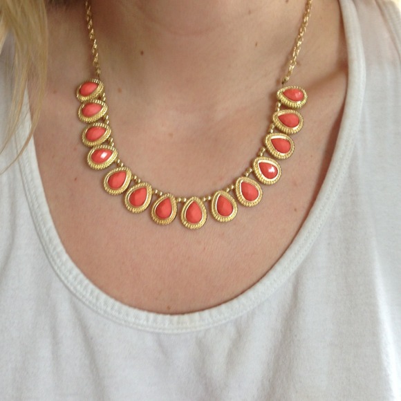 ❌SOLD❌NEW Coral Teardrop Necklace - Picture 4 of 4