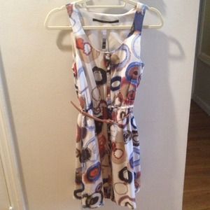 Pretty swirl patterned Kensie dress with belt!