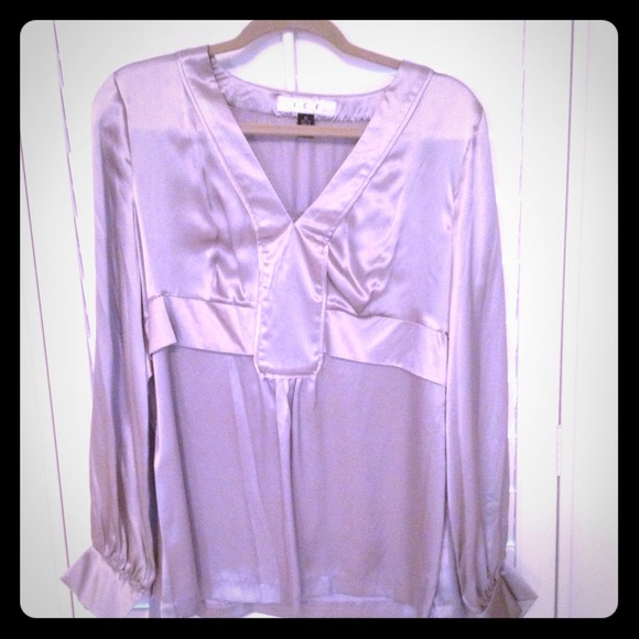 💜💜was $12 Silk blouse NWOT