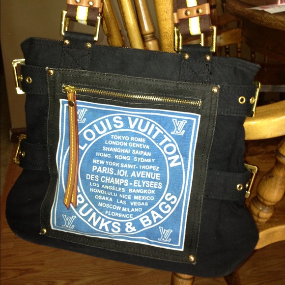 Inspired Louise Vuitton bag. Great condition!
