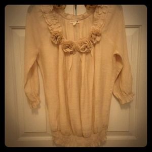 Beige see through top with details and flowers M