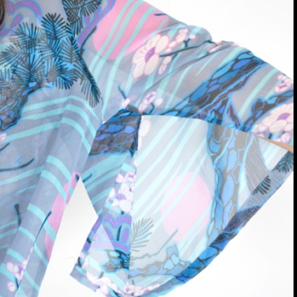 👏Host Pick.  Vintage 80's sheer kimono - Picture 3 of 4