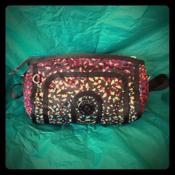 SOLD IN BUNDLE: Kipling Ayah cross body.