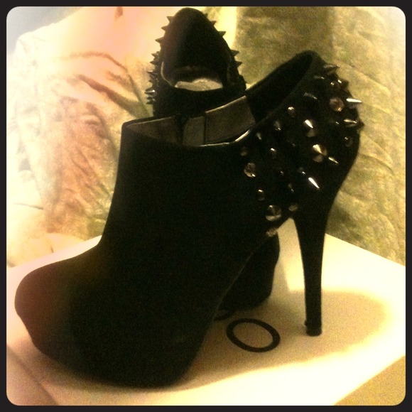 Aldo glam spikes heel