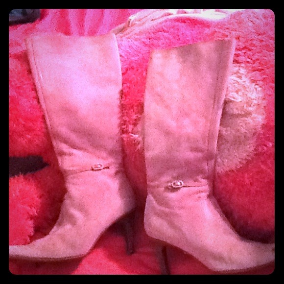 Pink real leather suede boots. Made in Italy