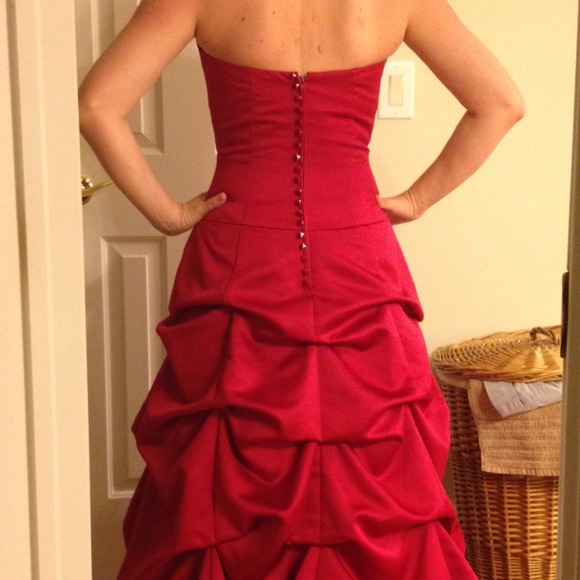 Halter evening gown - Picture 3 of 4