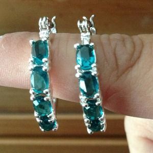 SOLD IN BUNDLE Beautiful earring!