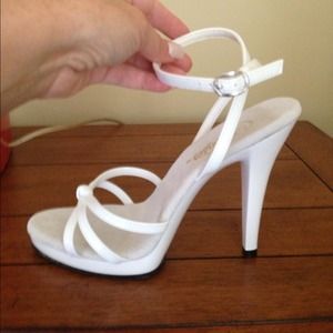 Flair 4.5" White Strappy Sandal, NWOT