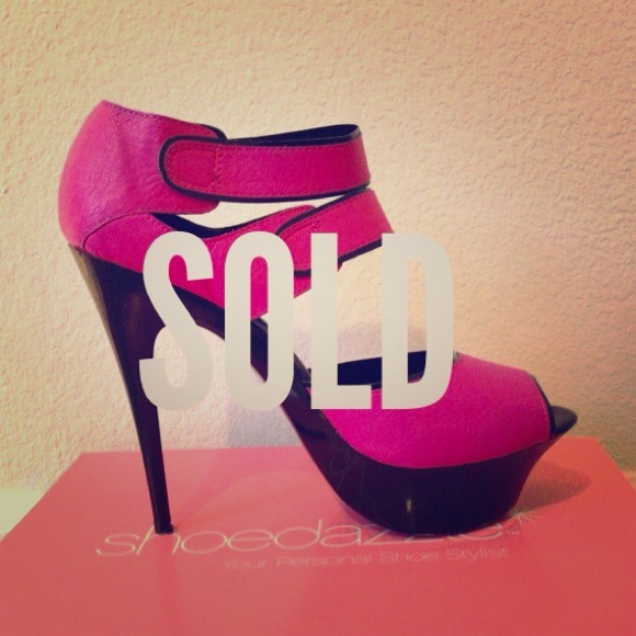 🚫SOLD: Pink and Black Ankle Strap Platform Pumps