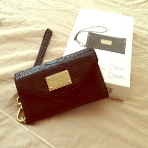 REDUCEDMichael Kors black python iphone4 wristlets