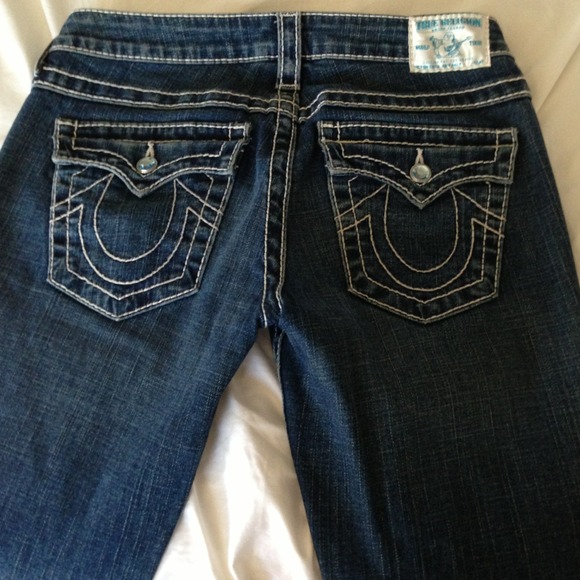 Size 28 True Religion jeans w/ white stitching