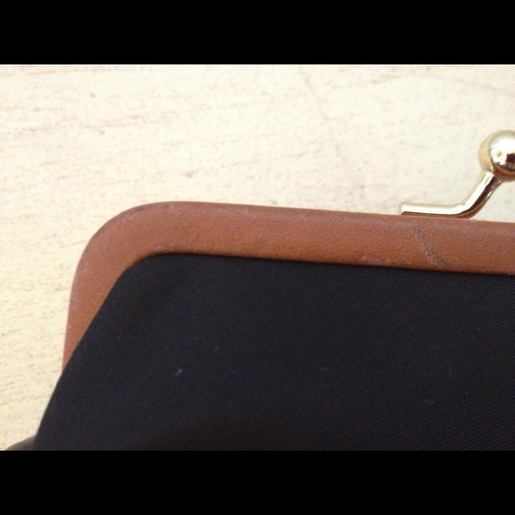 DOONEY & BOURKE BLACK NYLON KISS LOCK COIN PURSE - Picture 2 of 4