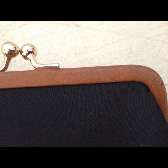 DOONEY & BOURKE BLACK NYLON KISS LOCK COIN PURSE - Picture 3 of 4