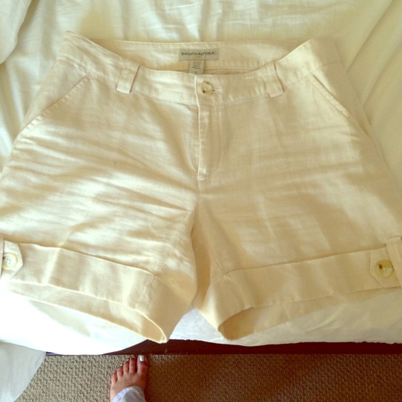 Off white Banana republic shorts size 8 REDUCED