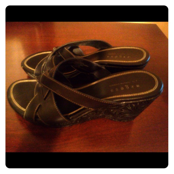 Black wedge backless sandal