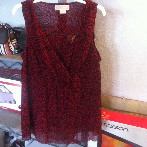 Michael Kors top.  V line ⚠NEW⚠