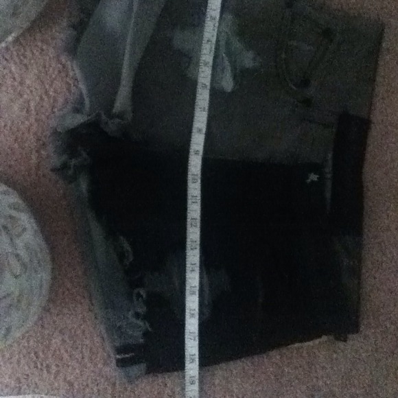 Shorts - Picture 2 of 3