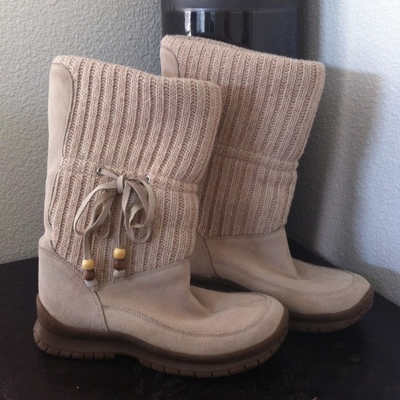 Hold💥Steve Madden Cream Suede Boots Wood Beads