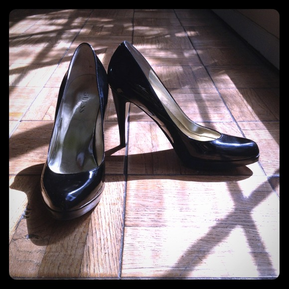 Guess by Marciano pumps